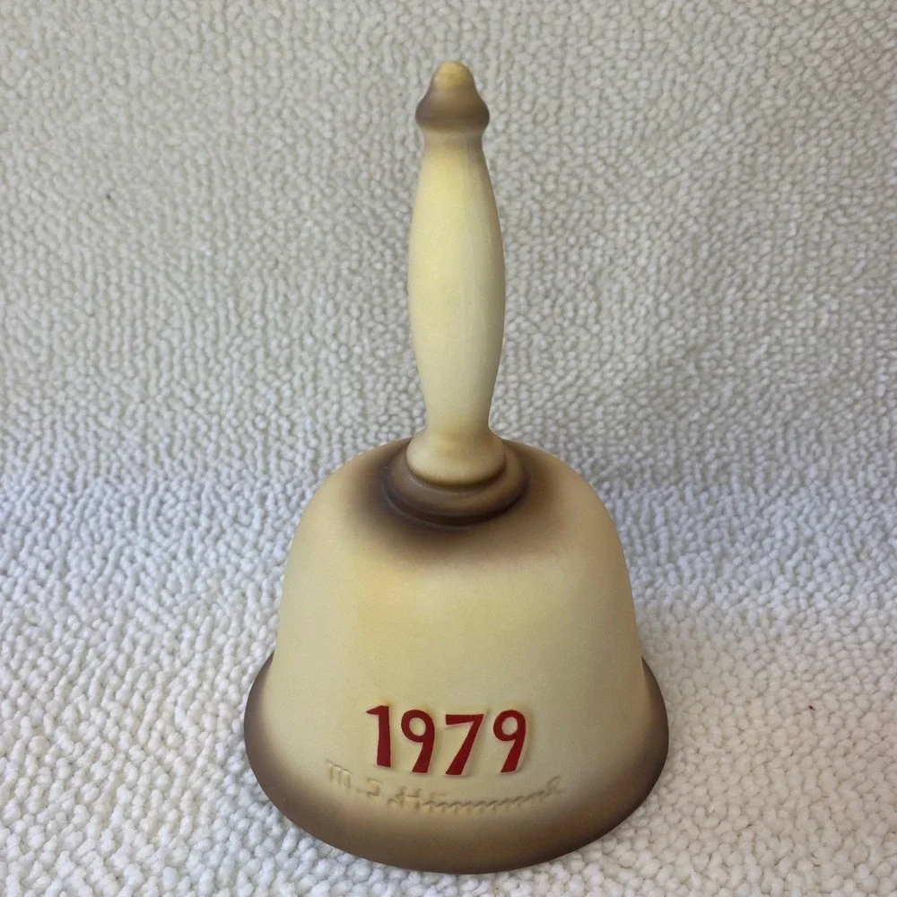 Goebel W Germany 1979 Second Edition Annual Bell‎ Hum 701 Handcrafted Girl Bird